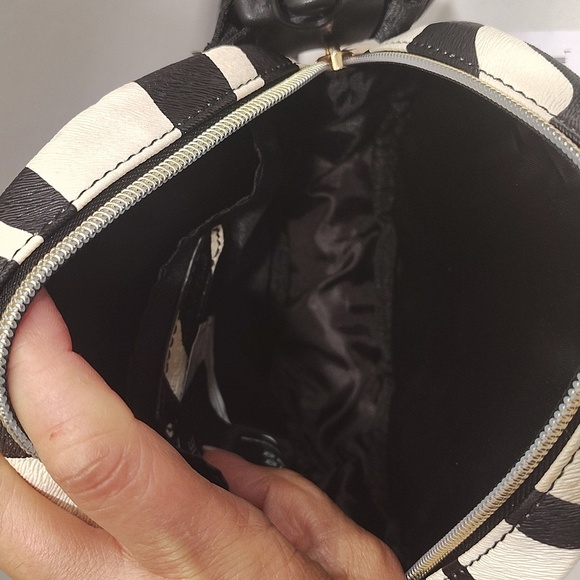 Kendall + Kylie Fanny Black Cream Zebra Print Pack Crossbody Bag NWT - Picture 8 of 9